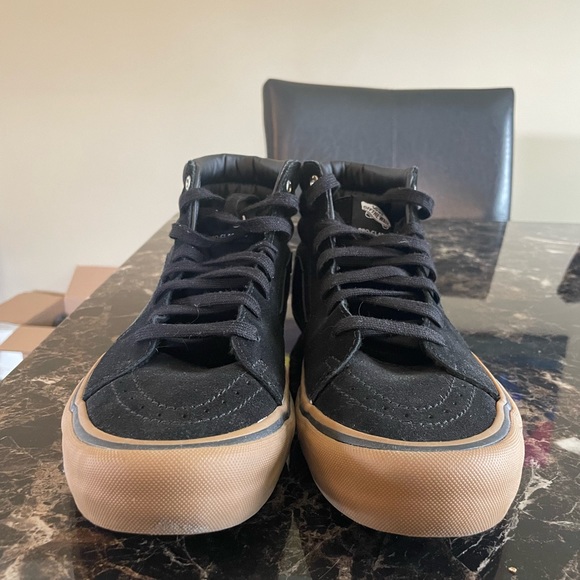 Black Gum Sole Sk8-Hi Pro Vans - Picture 2 of 7